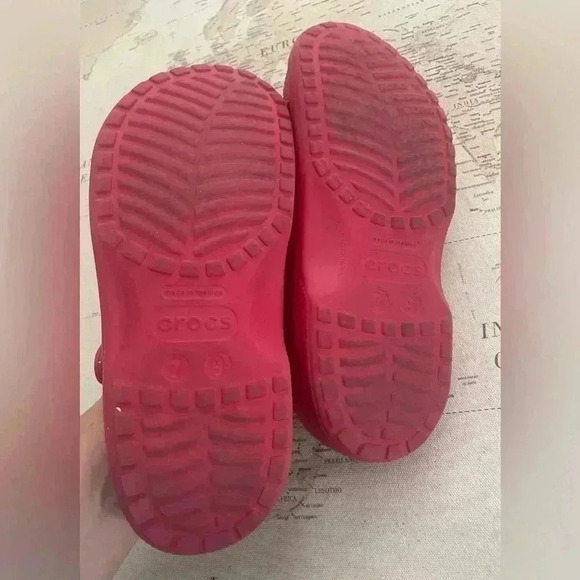 Crocs Classic Clog Varsity Red
W/Jibbits - Picture 7 of 9